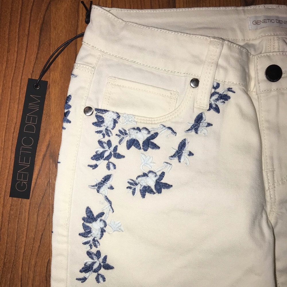 Women’s Denim Skinny Jeans - Picture 5 of 6